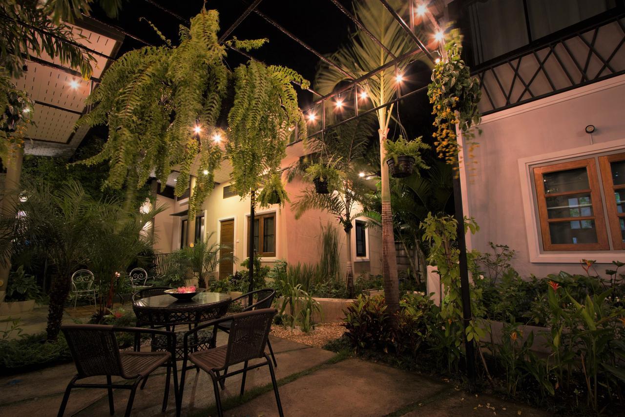 Hotel Casa Malee Chiang Mai Esterno foto